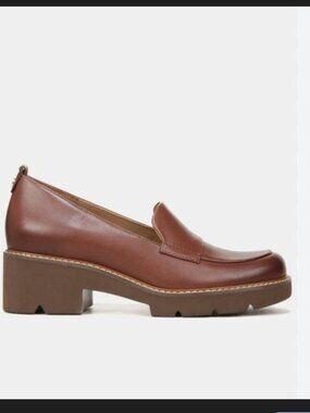 Naturalizer Women's Darry Lug Sole Heeled Loafer Cappuccino Brown Size 11